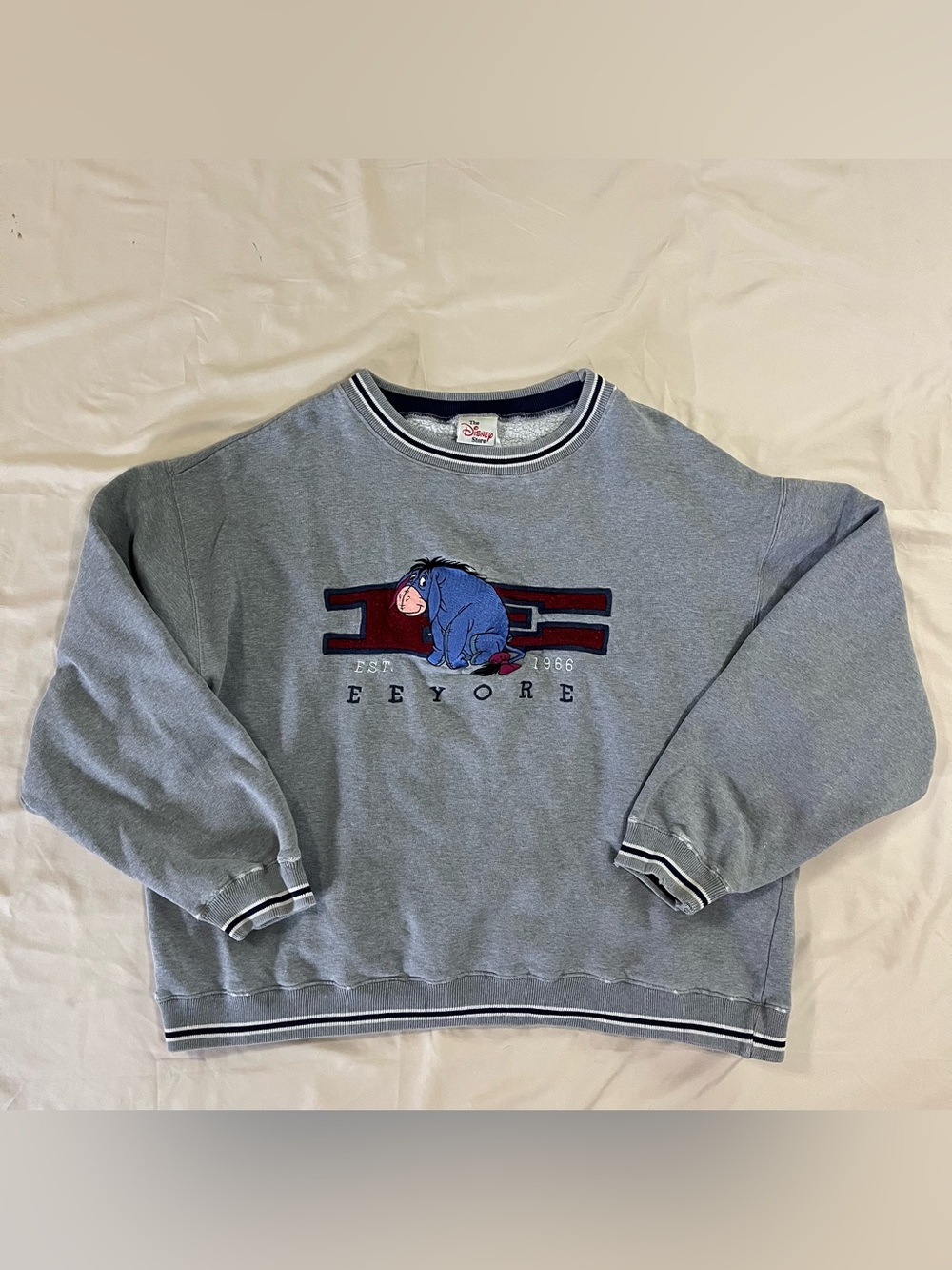 Vintage Disney Store Eeyore Embroidered Sweatshirt XL Gray Crewneck Chenille